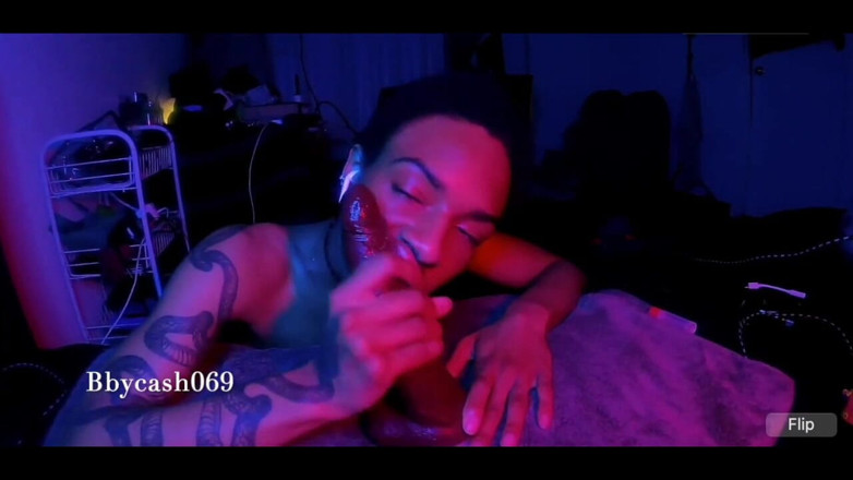 Bbycash 69: Oferindu-i o muie neglijentă jucăriei mele