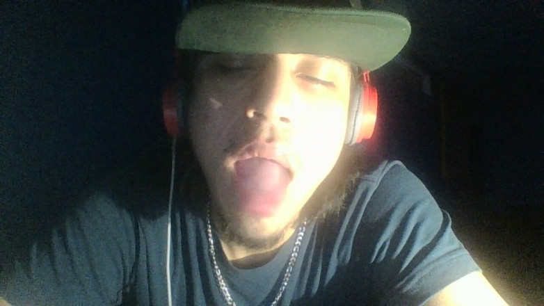 AlexAlejandro13: Playing with Tongue