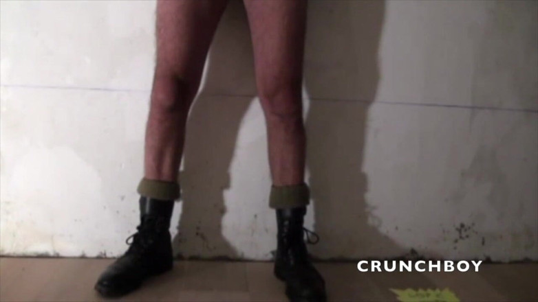Crunch Boy: Punho humliaiton para negra puta por papai mestre