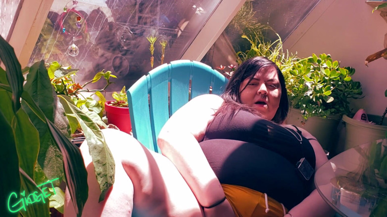Gidget X: Pomalý sexy kouření a sperma na slunci