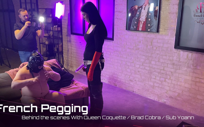 Queen Coquette: เบื้องหลังฉากที่ถูกขังซับโดนควยปลอมของนายหญิงของเขาทําลาย - BDSM - French Pegging