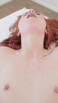 Ruda Scarlett Skies uwielbia rimming i creampies