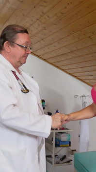 La pornostar in silicone barbie Esm viene con la macchina da scopata