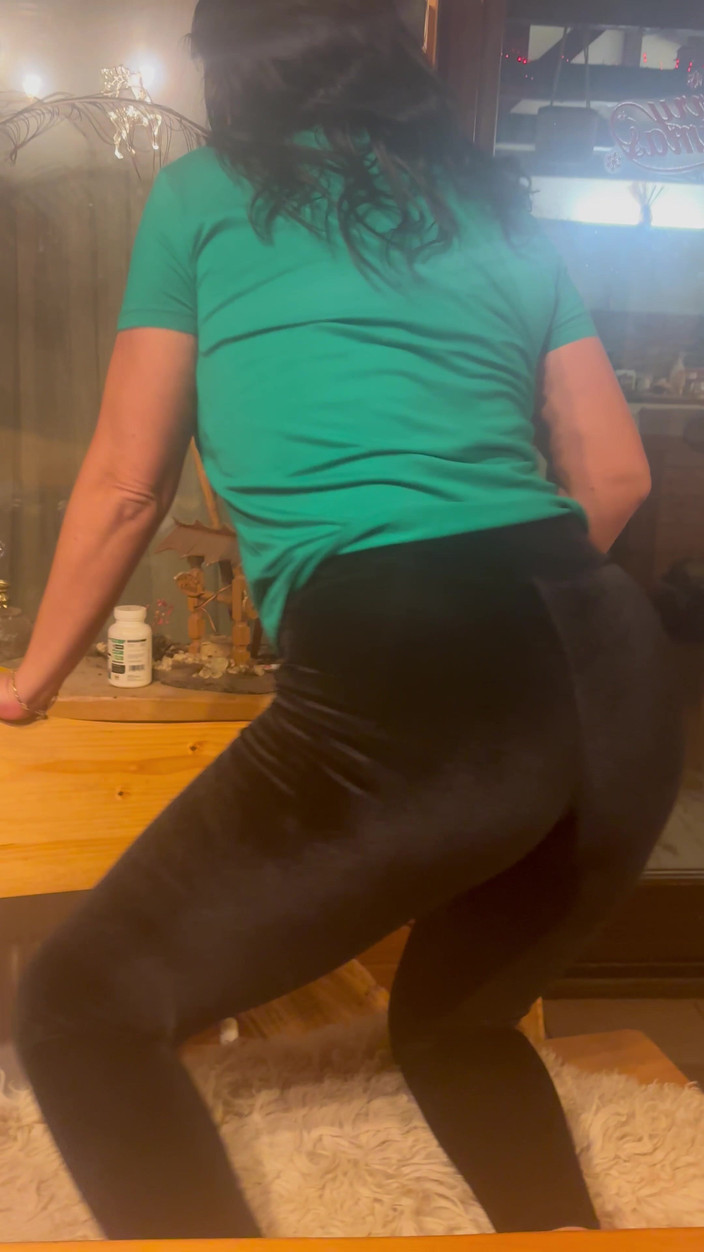 MilfyCalla: Cameltoe Mengusik