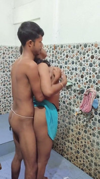여친 화장실 섹스 후배위 스타일