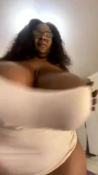 La MILF BBW in Allattamento Tette E Adorazione Del Culo