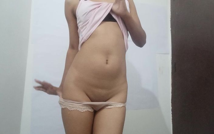 Desi Girl Fun: Punjabi Babe tira roupa e se masturba enquanto está no...