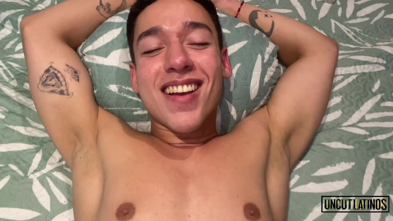 Uncut Latinos: Gay Tatuado Garanhão Fode Twink Sem Cortes Latinos Ejaculação Quente...