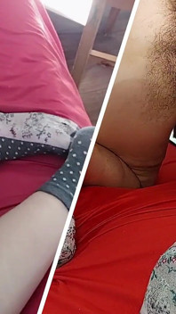 Ibu dengan pepek berbulu melancap dengan merintih
