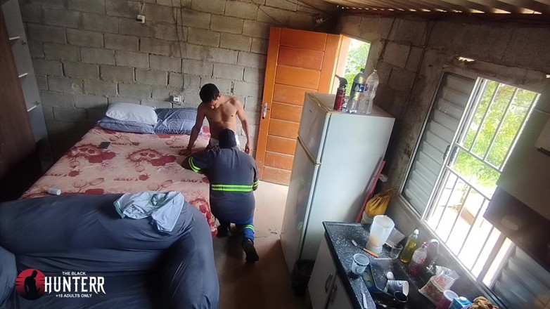 TheBlacKHunterr: Meu Vizinho Trabalhador Me Deu Uma Mamada Vídeo 1