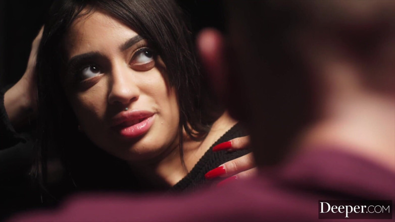 Deeper: Mai adânc Nina Explorează plăcerea cu Tatuaj Artist