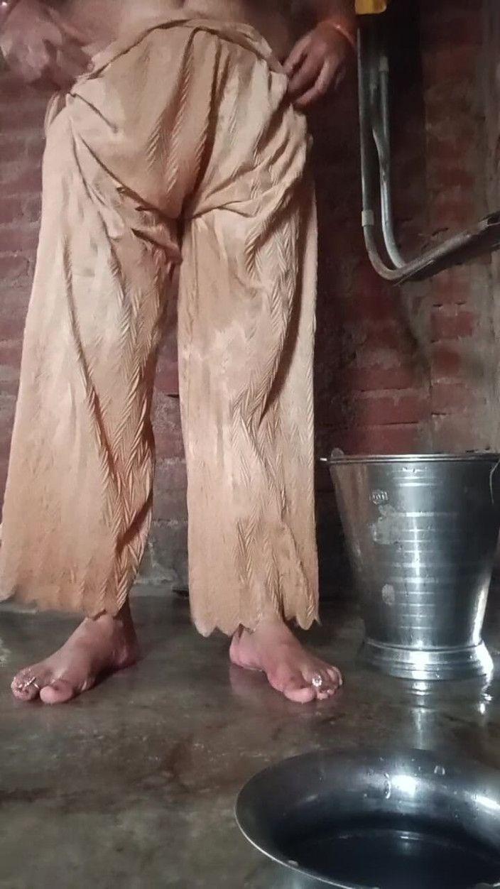 Soni sk: Deshi Indian Village Teenage Girl Nude Bathroom Video