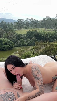 Kami bermain rock, paper, atau tiejera, aku akhirnya memberikan memekku kepada saudara tiriku yang sange