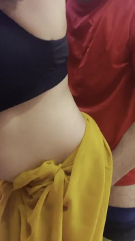 Desi sexy indická tetička byla ošukaná před odchodem na párty