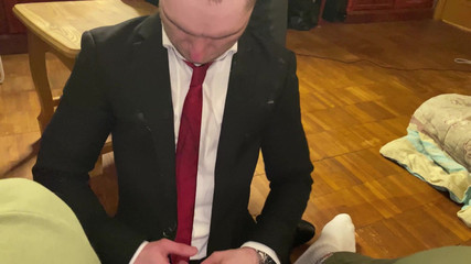 KinkySirius: Takım elbiseli Kinkysirius, deri ceketli bir ayının ağzı ve kıçıyla...