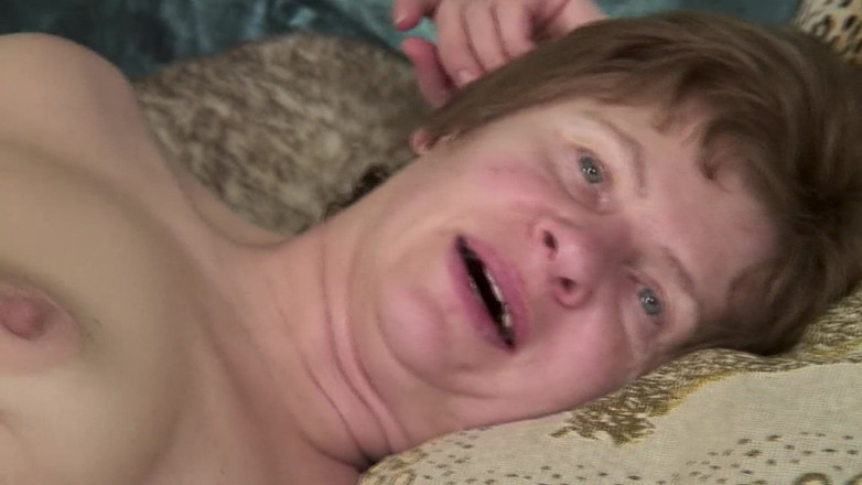 Onlyvids: La nonna arrapata si masturba e poi viene scopata