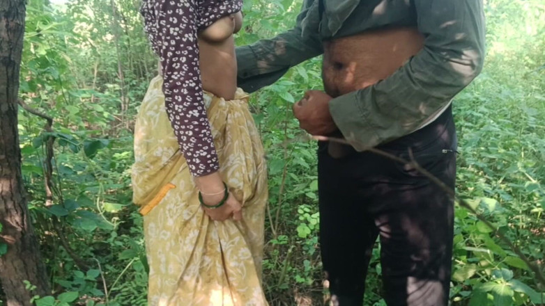 seema: สาวอินเดีย Jangal Mi Akeli Mili Aur นม Nikala Bhabhi Ka