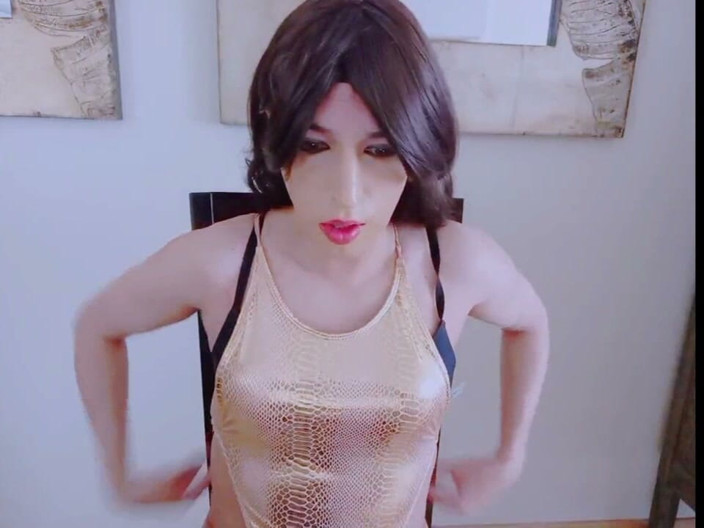 Tammy sissy slave: Un shemale se masturbe et fantasme