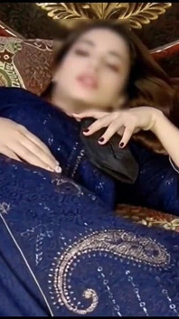 Iubiți studenți desi distracție reciprocă labă intensă vaginală cu degetele stropind la orgasm