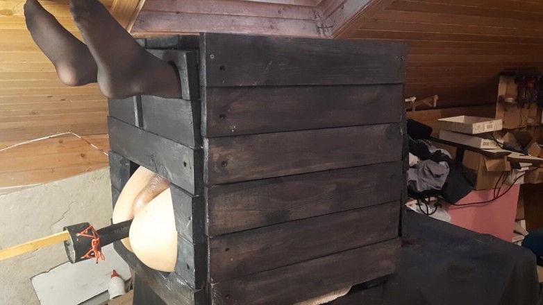 DiiVampy: Trapped in a Crate - Machine Anal Fuck