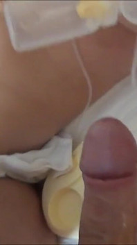 私のおっぱいを搾り、射精
