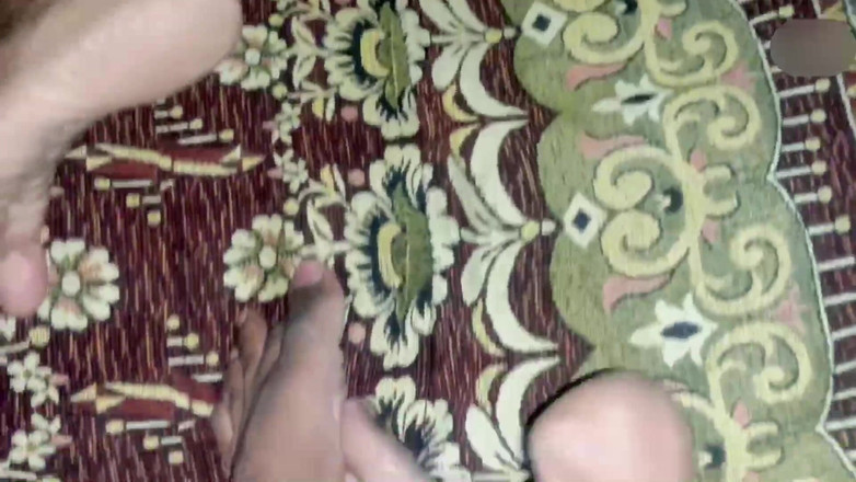 Kingsizedevil: Hamare New Padose aaye hain，unki ladki Ki Moti Si Choot...