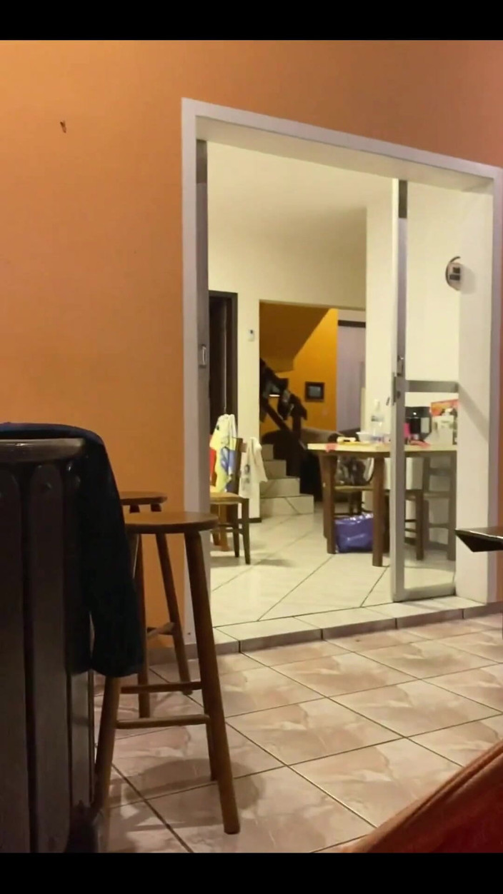 KiffaFeet: Esta adoração ao pé público em minhas férias na casa...