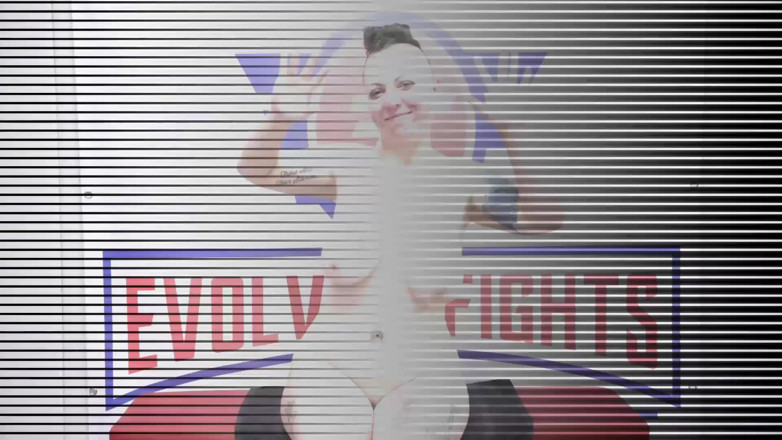 Evolved Fights Lez: Nikki Sequoia vs Kaiia Eve feminină luptă