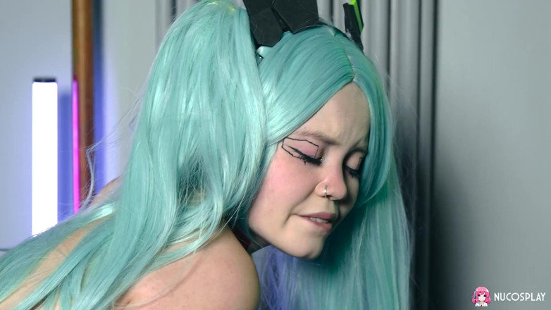 Nu Cosplay: Rebecca Nikson nos muestra sus maravillosas tetas en cosplay de...
