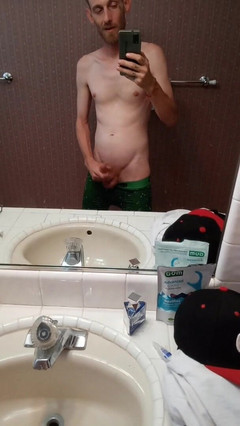 Jack_D_Stranger: Edging melancap sebelum masuk ke bilik mandi di mana saya...