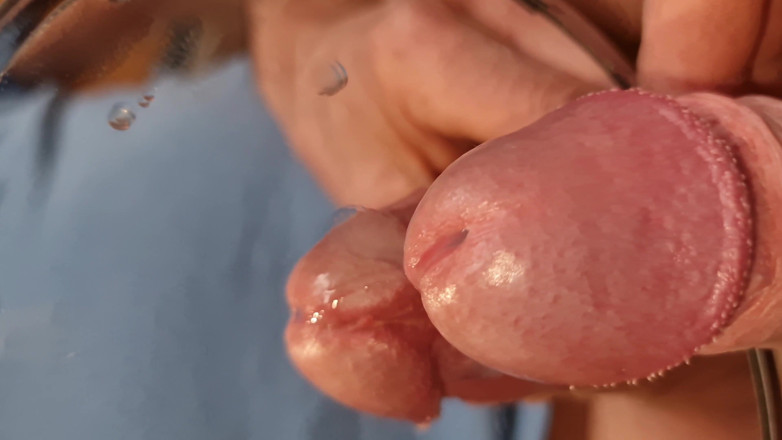 Ladim: Reflection of huge cumshot in a mirror close-up slow motion