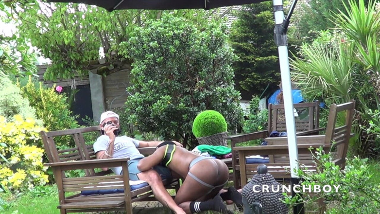 NEW BAREBACK GENERATION 2022: Vagabunda fodida em pêlo no jardim