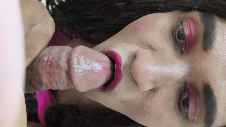 Nisha_Priya: Nisha Priya сисси кроссдрессер из Бангалора сосет горячий сексуальный большой хуй с глубокой глоткой и пьет сексуальную горячую сперму