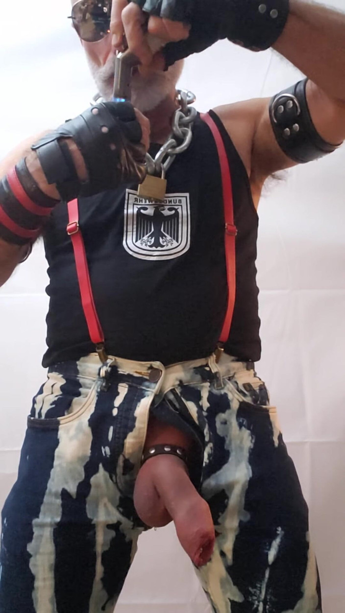 Muscles Cigar FFPig: Fajka tata pompuje kulki i kutasa w Monstertube