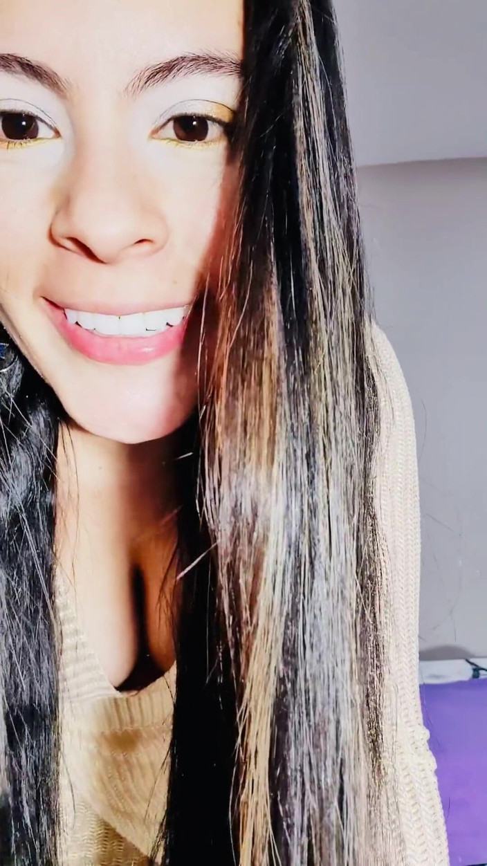 Vika_Sexting: Geheimnis in goldener haut