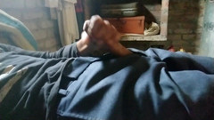 Desimast7: Desi indischer handjob mit großem schwanz auf bett