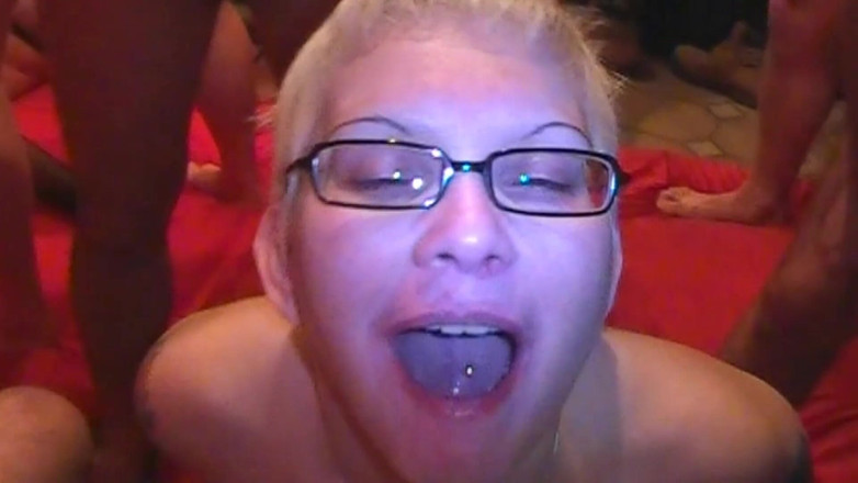 Paris Jango: 33 Let a 33 Kohoutů Pro Tuto Velkou Děvku