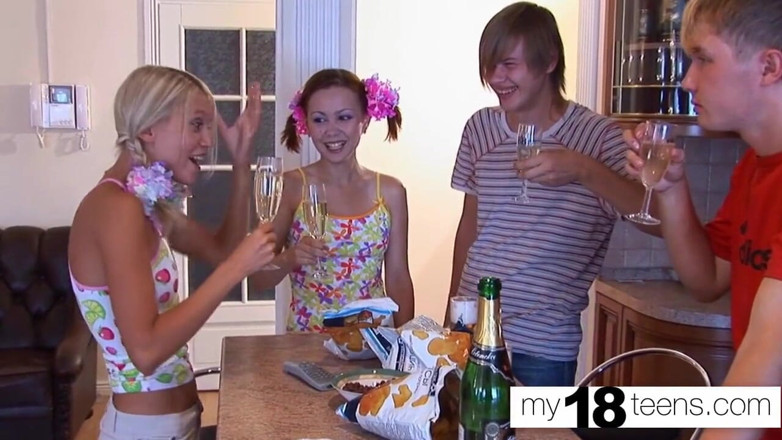 My 18 Teens: My18teens - sesso di gruppo due coppie - sperma in bocca