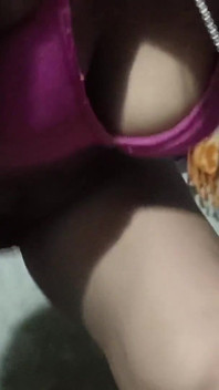 Meine nachbarin, tante, fickt meinen penis