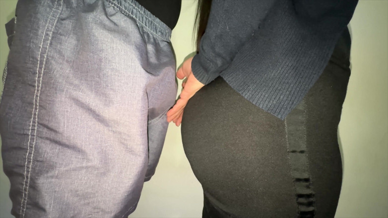 CoupleOfHotSins: Ragazza Tettona Brancola Il Pene Di Uno Sconosciuto