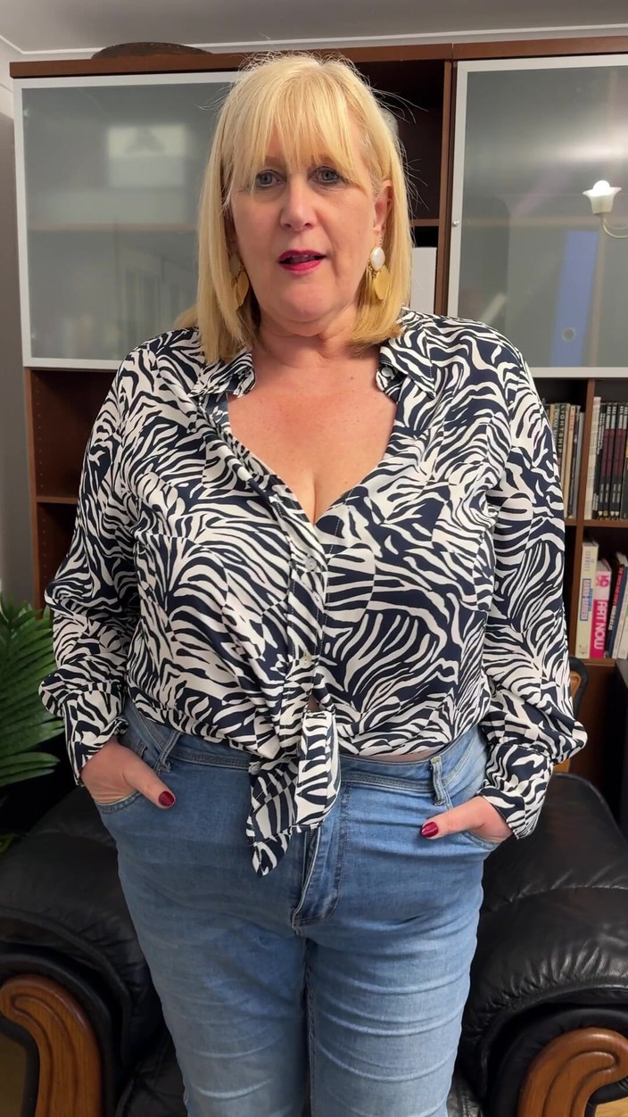 catherinecan69: Betrapt op het dragen van je onderbroek. Maar de stiefmoeder...