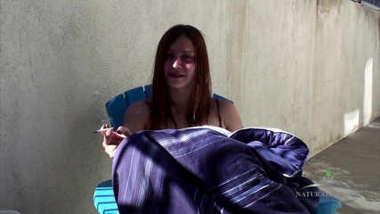 ATK Hairy: Lilac předvádí své tělo v tomto zákulisí videa