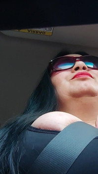 Belle-mère itinérante, fans de solo au ralenti, dans la voiture, gros seins
