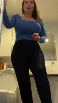 Watching Stepmom Desperate Peeing Hairy Pussy!!