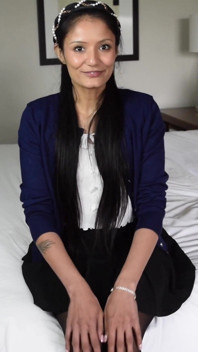 ブルネットの美女ビバが彼女の膣を舐めさせ、チンコをしゃぶり、セックスする