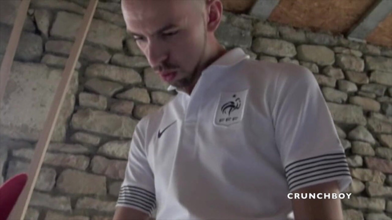 EXHIB BOYS: Молодого шалавистого паренька трахнул в машине Энцо Дикарина