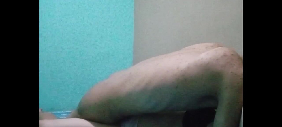 Famly sex: 邻居的妻子穿孔内裤