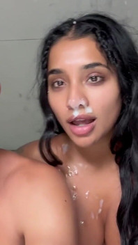 Indienne Plantureuse Bouge Son Cul Sur Une Grosse Bite - Yasmina Khan