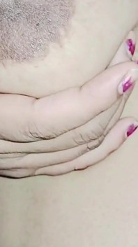 Naina la desi montre ses seins et sa chatte
