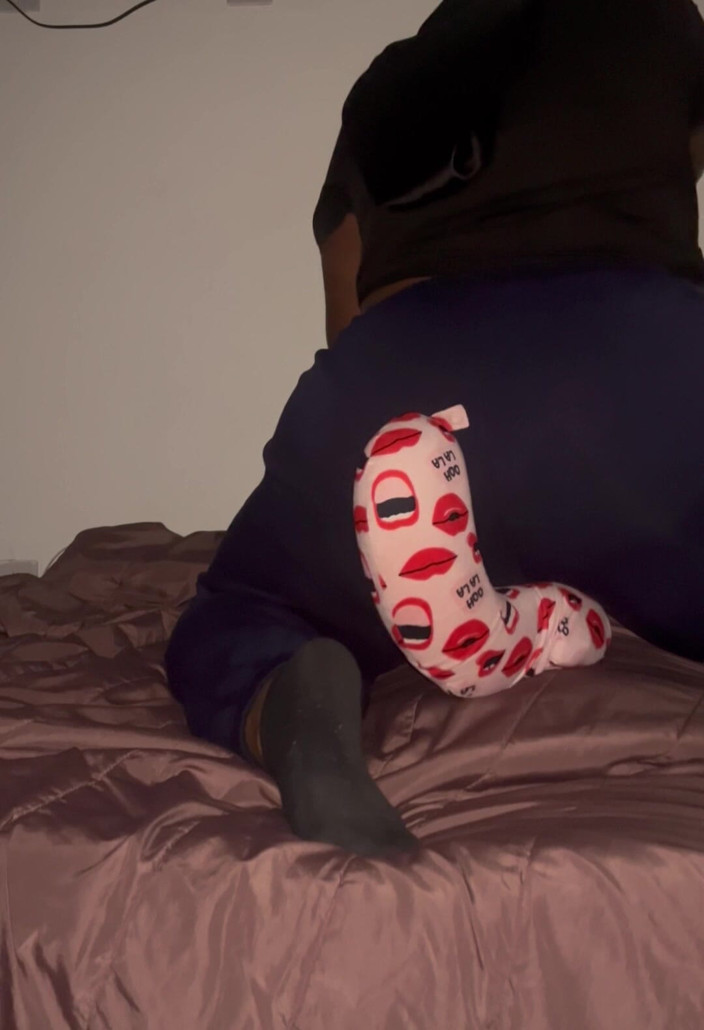 Anye Meshell: Humping in 3 Motions!